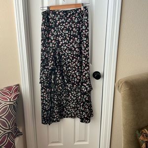 Like new high/low skirt, really cute floral pattern.